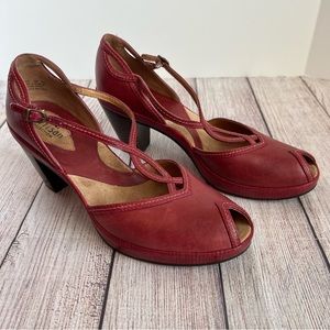 Clark’s Artisan Red Dress Shoes 7.5